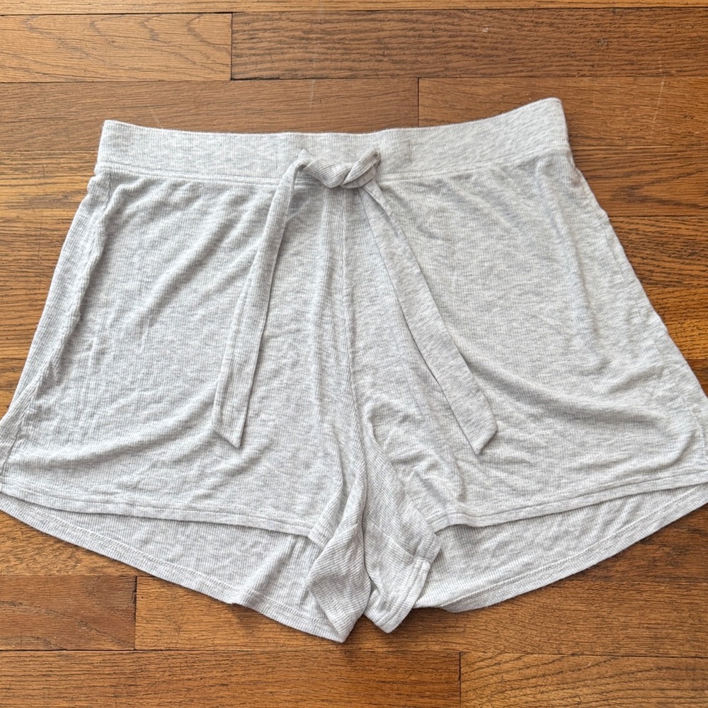 😴 Gilly Hicks oatmeal-colored sleep shorts. Size M.